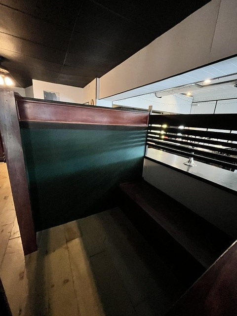 The green banquette in