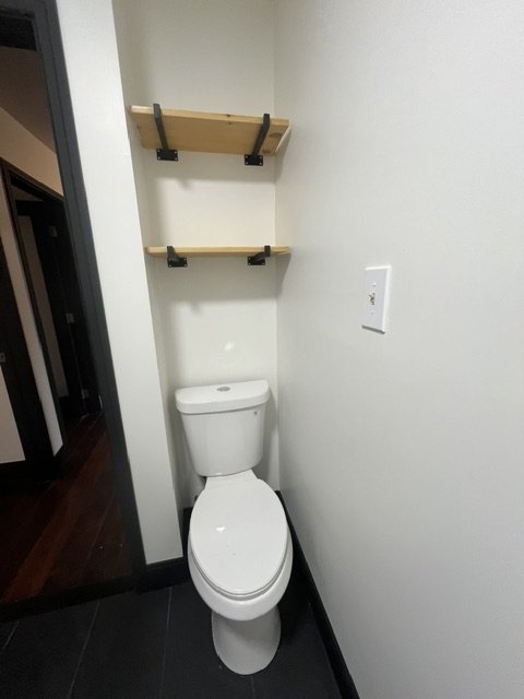 Bath with open shelving in wood