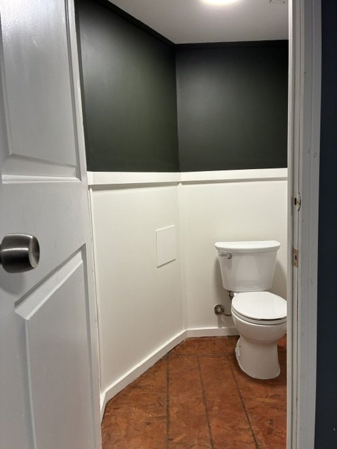Powder room in dark green and white